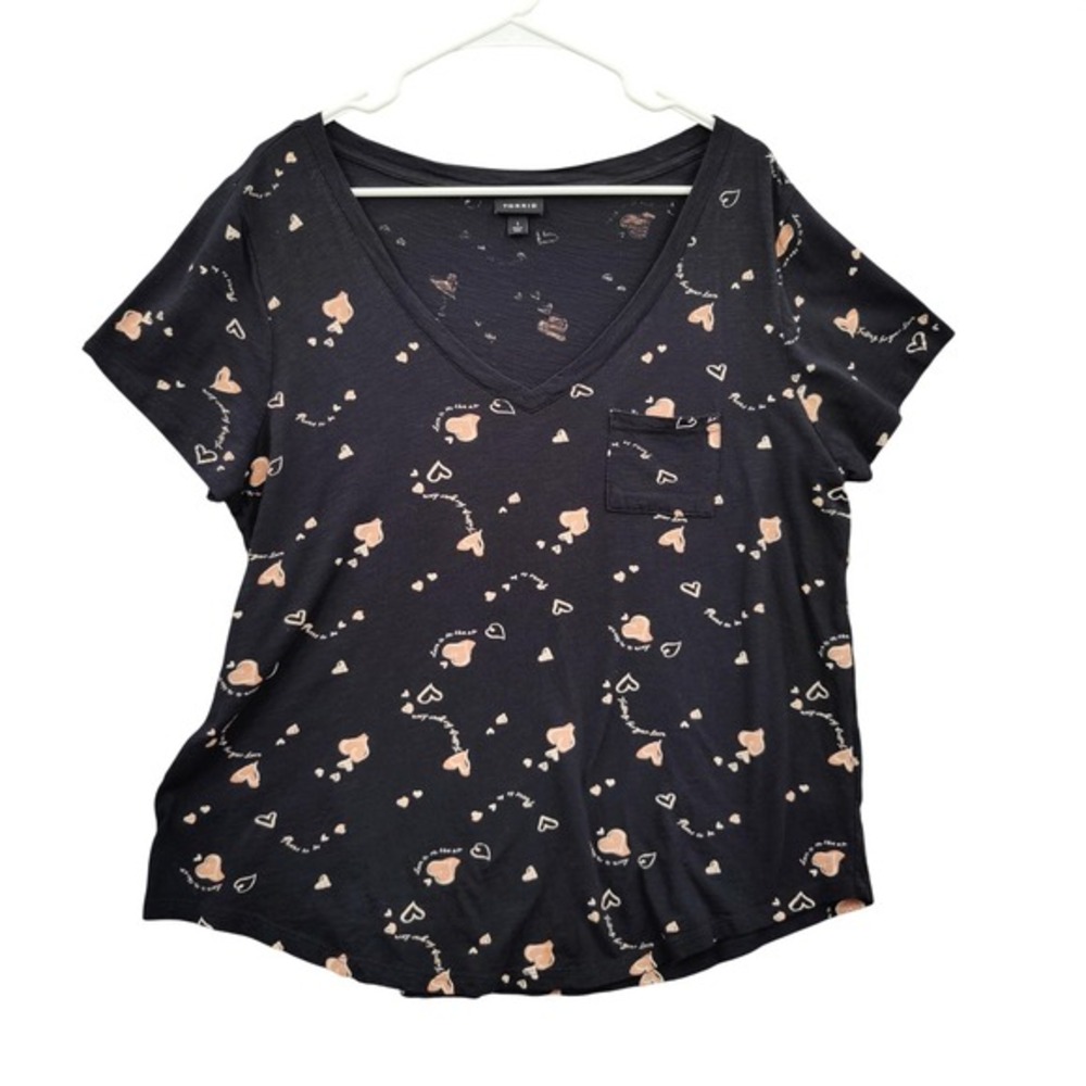 Torrid Women Romantic Boho Heart Print VNeck Pocket TShirt 1X Black Short Sleeve